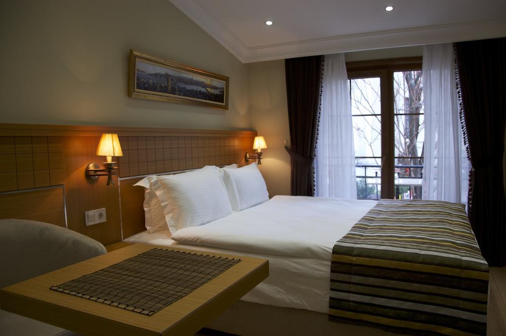 Deluxe Suite with Balcony